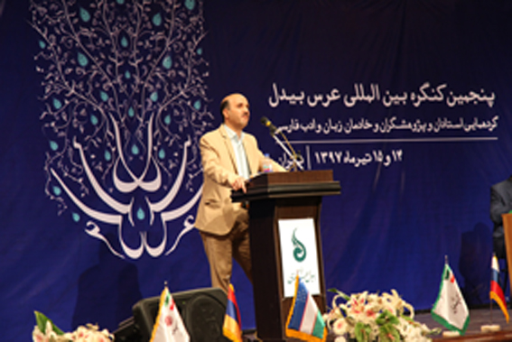 بیدل مرزها را در قلمرو زبان فارسی درنوردیده است.